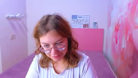 Snapshot of angelinalow chatting on 11/11/25, 12:27 AngelinaLow online show from 11/11/25, 12:27