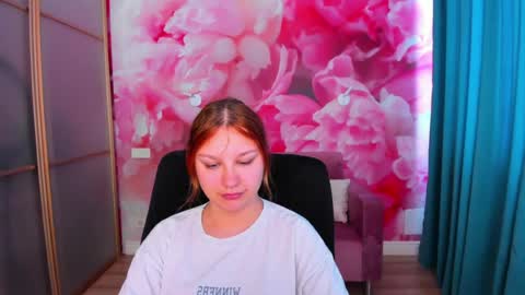 Snapshot of angelinalow chatting on 05/15/26, 11:28 AngelinaLow online show from 05/15/26, 11:28