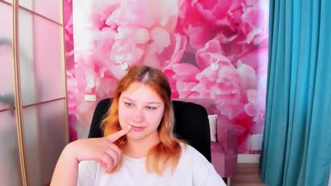 Snapshot of angelinalow chatting on 05/18/26, 11:27 AngelinaLow online show from 05/18/26, 11:27
