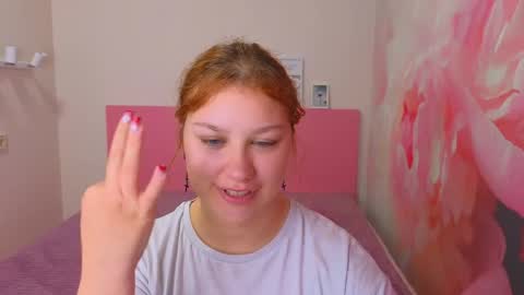 Snapshot of angelinalow chatting on 05/19/26, 11:27 AngelinaLow online show from 05/19/26, 11:27
