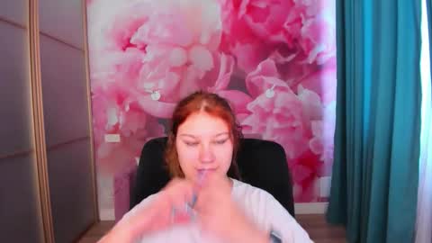 Snapshot of angelinalow chatting on 06/08/26, 11:21 AngelinaLow online show from 06/08/26, 11:21