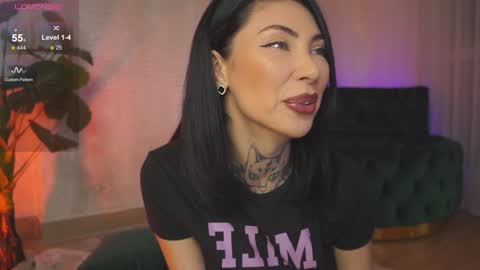 Snapshot of angelinarise chatting on 01/24/25, 06:25 Angelina online show from 01/24/25, 06:25