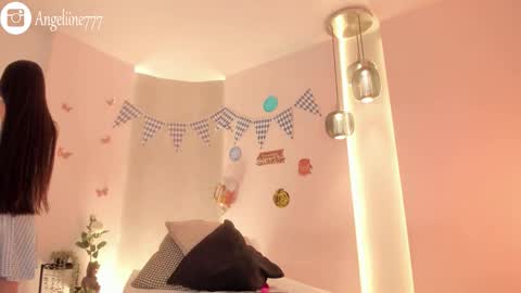 Angeline  online show from 10/03/25, 11:40