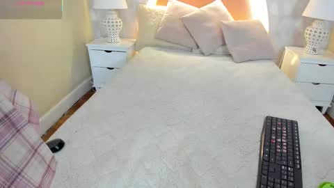 angeline online show from 11/27/25, 12:18