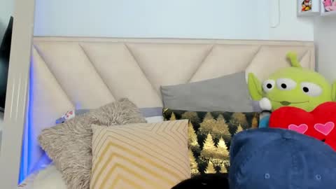 Angeline Smith  online show from 12/06/24, 10:27