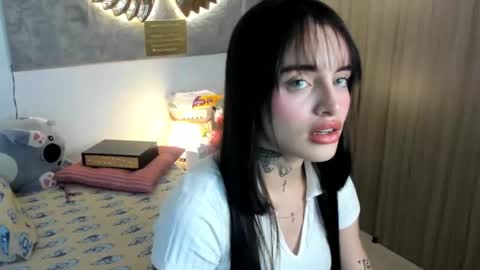 Angeline Smith  online show from 10/26/25, 05:35