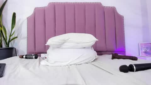 Angeline online show from 01/31/25, 10:42