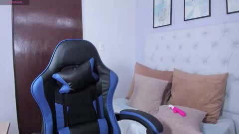 Snapshot of angeline_lara chatting on 02/23/26, 12:35 Angeline Lara online show from 02/23/26, 12:35