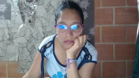 Snapshot of angelitaa_hot chatting on 02/20/25, 12:25 angela online show from 02/20/25, 12:25