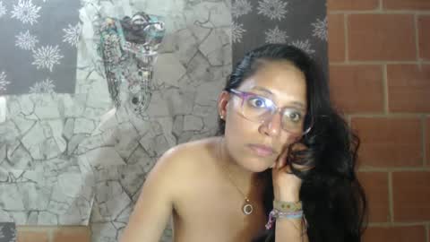 Snapshot of angelitaa_hot chatting on 03/04/25, 09:32 angela online show from 03/04/25, 09:32