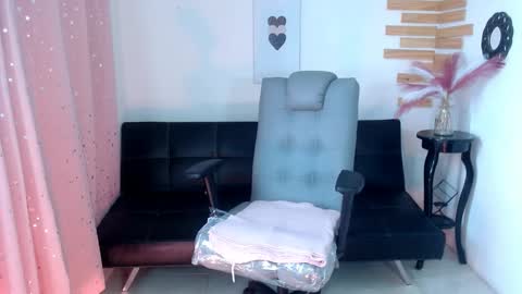 Snapshot of angelitaa_hot chatting on 03/11/25, 08:09 angela online show from 03/11/25, 08:09