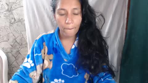 Snapshot of angelitaa_hot chatting on 09/12/25, 02:33 angela online show from 09/12/25, 02:33