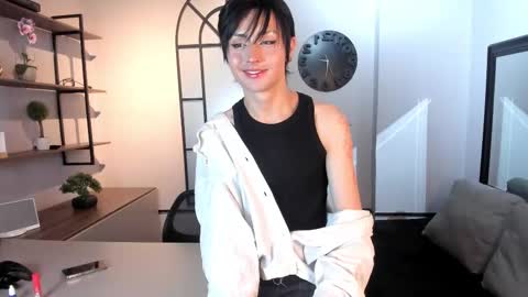 Snapshot of angell__dustt chatting on 10/18/25, 12:35 Angell Dust online show from 10/18/25, 12:35