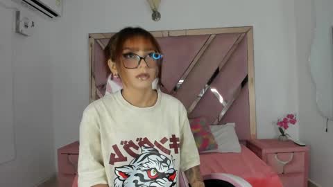 angell_petite01 online show from 05/22/26, 08:36