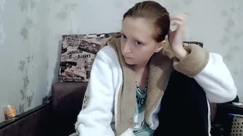 Snapshot of angellllsexy chatting on 10/31/25, 01:23 Galina online show from 10/31/25, 01:23