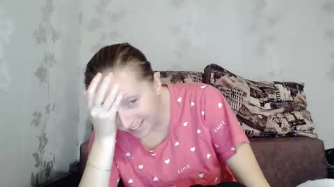 Snapshot of angellllsexy chatting on 11/16/25, 12:11 Galina online show from 11/16/25, 12:11