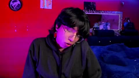 Snapshot of angellonfire chatting on 12/18/24, 01:26 Angel  online show from 12/18/24, 01:26