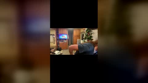 Snapshot of angellove8606 chatting on 12/16/25, 01:32 angellove8606 online show from 12/16/25, 01:32