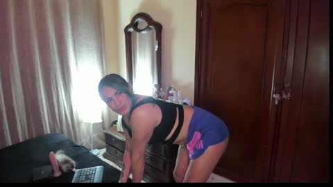 Snapshot of angellys_fit chatting on 12/19/24, 12:02 Angel online show from 12/19/24, 12:02
