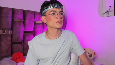 Snapshot of angelocute_ chatting on 01/03/25, 04:22 Angelo I work from home this is my room  online show from 01/03/25, 04:22