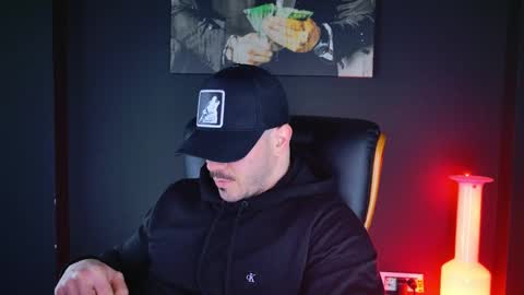 Snapshot of angeloeric chatting on 12/16/24, 01:43 BlackWolf online show from 12/16/24, 01:43
