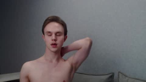 Snapshot of angelraaay chatting on 02/10/25, 03:32 Angel online show from 02/10/25, 03:32