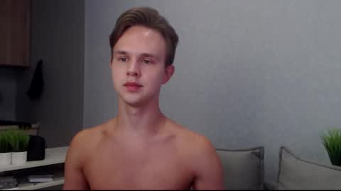 Snapshot of angelraaay chatting on 09/12/25, 07:08 Angel online show from 09/12/25, 07:08