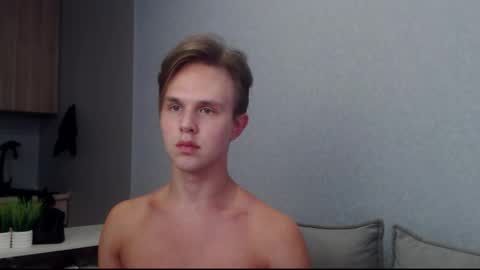 Snapshot of angelraaay chatting on 09/18/25, 11:23 Angel online show from 09/18/25, 11:23