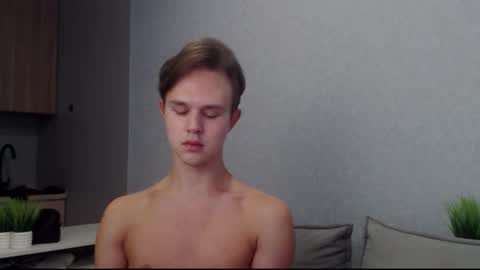 Snapshot of angelraaay chatting on 10/03/25, 08:22 Angel online show from 10/03/25, 08:22