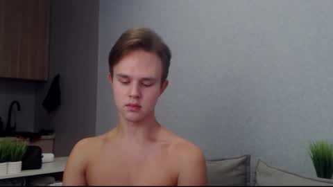 Snapshot of angelraaay chatting on 10/05/25, 07:39 Angel online show from 10/05/25, 07:39