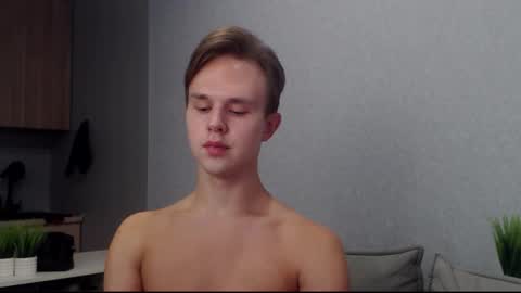 Snapshot of angelraaay chatting on 10/09/25, 08:56 Angel online show from 10/09/25, 08:56