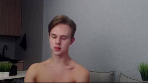 Snapshot of angelraaay chatting on 10/16/25, 08:59 Angel online show from 10/16/25, 08:59