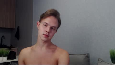 Snapshot of angelraaay chatting on 10/17/25, 09:23 Angel online show from 10/17/25, 09:23