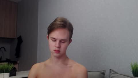 Snapshot of angelraaay chatting on 11/01/25, 08:16 Angel online show from 11/01/25, 08:16