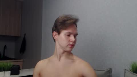 Snapshot of angelraaay chatting on 12/16/25, 09:03 Angel online show from 12/16/25, 09:03