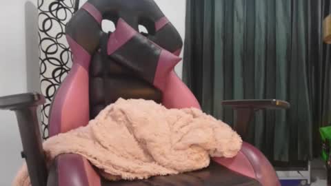 Snapshot of angels_chat chatting on 12/05/25, 05:27 ivanna online show from 12/05/25, 05:27