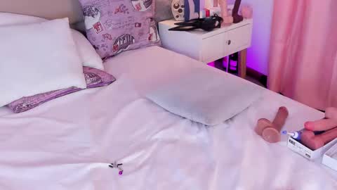 Snapshot of angels_one chatting on 11/01/25, 05:04 Angela online show from 11/01/25, 05:04