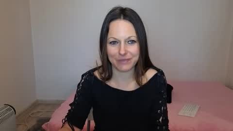 Giulia online show from 04/23/26, 12:29