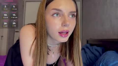 Snapshot of angelsofi__ chatting on 11/28/25, 06:10 angelsofi__ online show from 11/28/25, 06:10