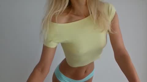 Alesia online show from 12/14/25, 10:42