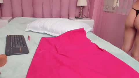 Snapshot of angelstonne_ chatting on 01/25/25, 04:03 Angel online show from 01/25/25, 04:03