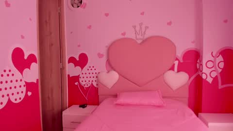 Snapshot of angelstonne_ chatting on 02/13/25, 12:21 Angel online show from 02/13/25, 12:21