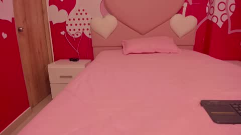 Snapshot of angelstonne_ chatting on 02/14/25, 09:24 Angel online show from 02/14/25, 09:24