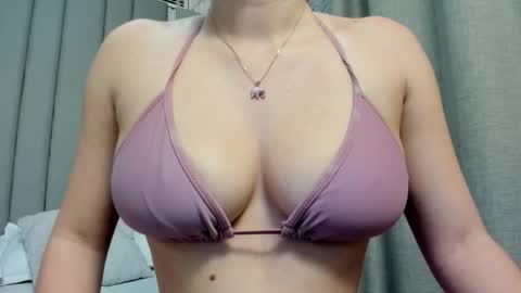 Snapshot of angelstonne_ chatting on 09/17/25, 11:12 Angel online show from 09/17/25, 11:12