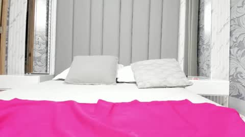 Snapshot of angelstonne_ chatting on 09/18/25, 11:01 Angel online show from 09/18/25, 11:01