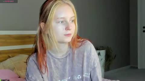 Snapshot of angelwise chatting on 06/11/26, 03:04 angelwise online show from 06/11/26, 03:04