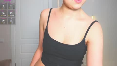 Snapshot of angelxloe chatting on 05/01/26, 10:03 Im Chloe i do FLASH BOOBS for new fan club online show from 05/01/26, 10:03