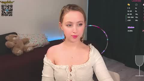 Snapshot of angelxloe chatting on 05/07/26, 04:01 Im Chloe i do FLASH BOOBS for new fan club online show from 05/07/26, 04:01