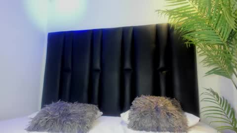 angi_lozano online show from 10/22/25, 03:07