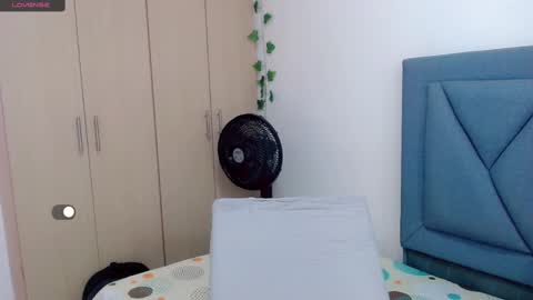 Snapshot of angie_arias chatting on 03/12/25, 04:46 Angie online show from 03/12/25, 04:46